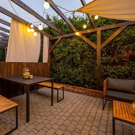 Akacjowa Zatoka - I *