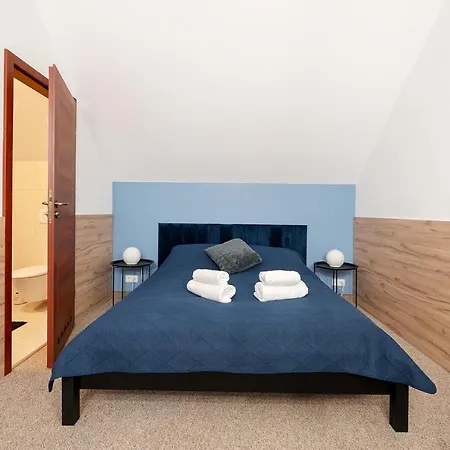 Akacjowa Zatoka - I *