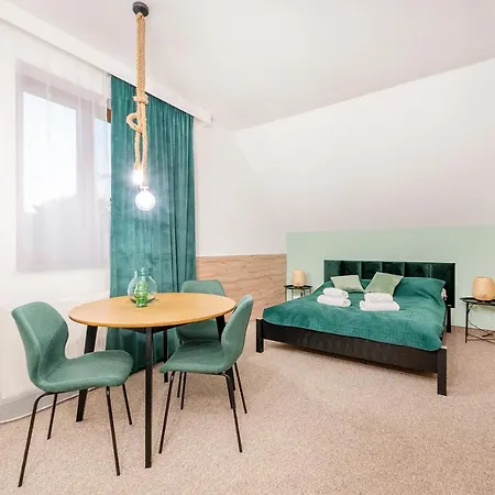 Akacjowa Zatoka - I *