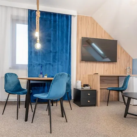 Akacjowa Zatoka - I *