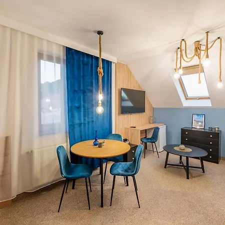 Akacjowa Zatoka - I *