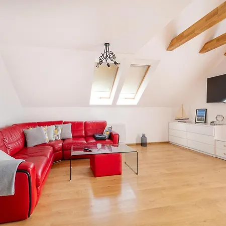 Akacjowa Zatoka - I *