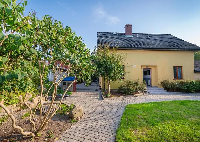 Akacjowa Zatoka - I *