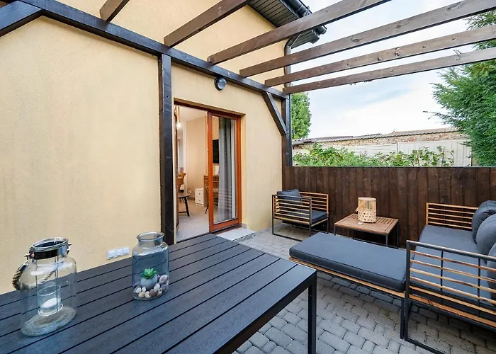 Akacjowa Zatoka - I *