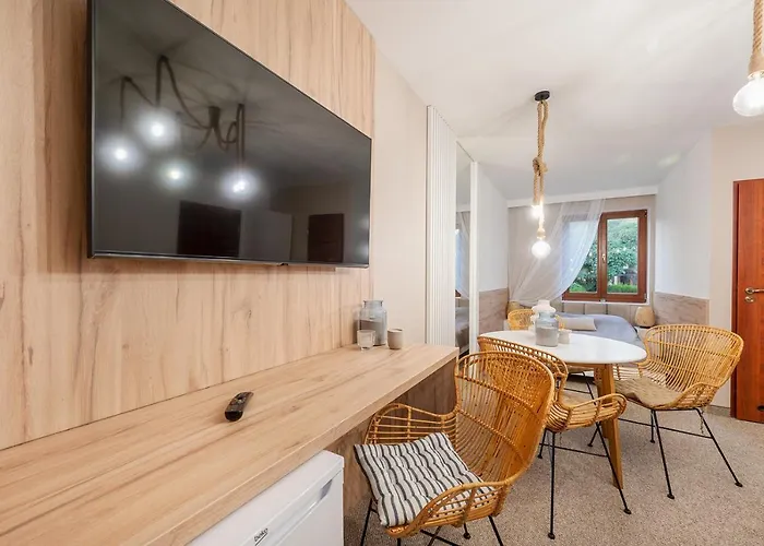 Akacjowa Zatoka - I *