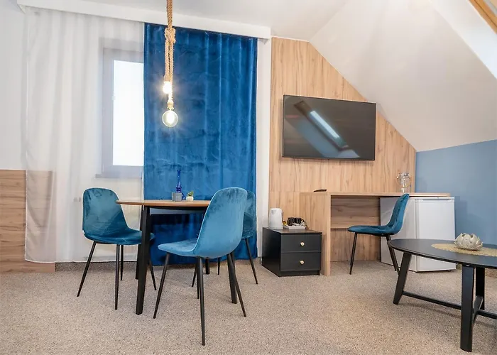 Akacjowa Zatoka - I *