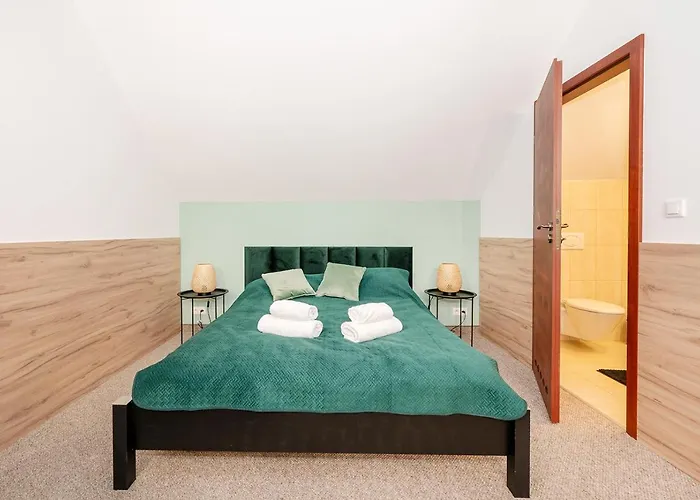 Akacjowa Zatoka - I *