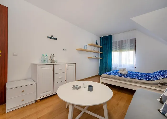 Akacjowa Zatoka - I *