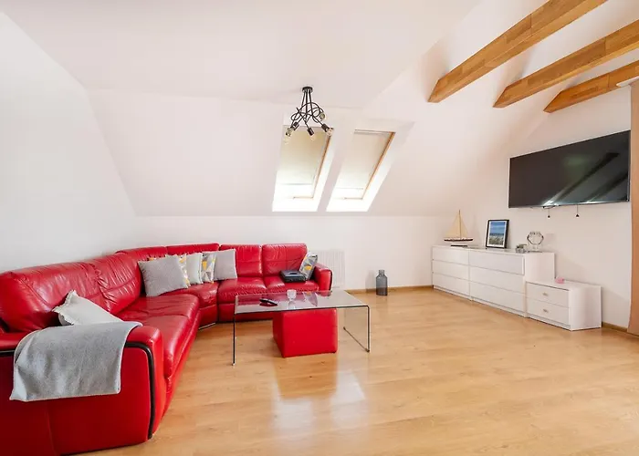 Akacjowa Zatoka - I *